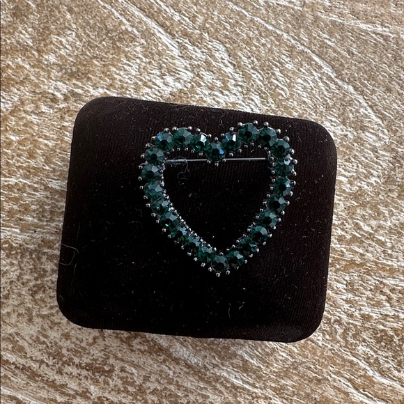 Marc Jacobs Heart Brooch - Picture 2 of 4